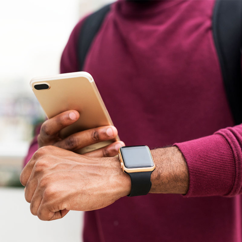 How to connect a smart watch to a phone?